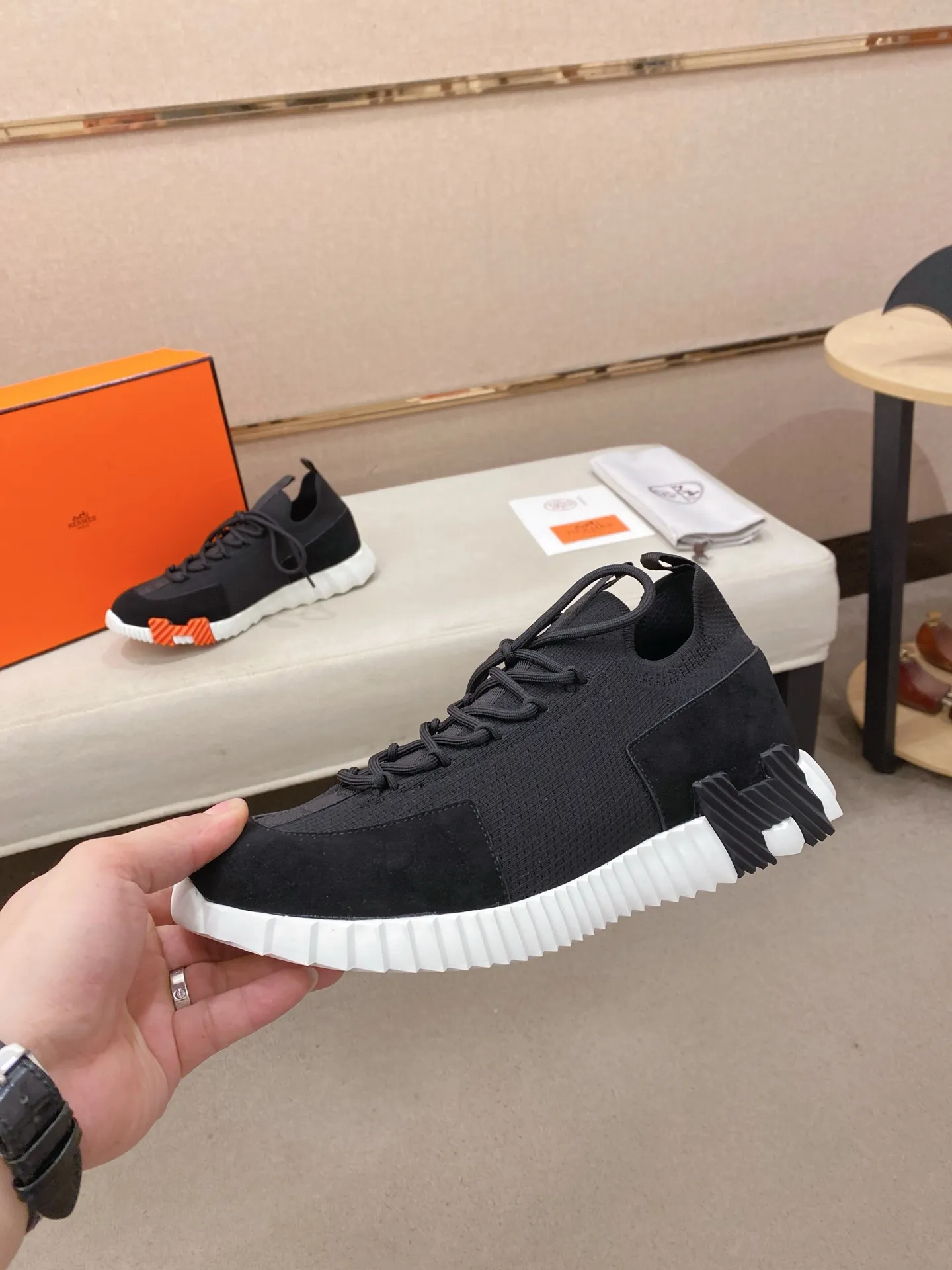 Men's clothing and shoes💰: 620💰《HERMES》【Classic Original Version】Hermès; Top 🔝 Purchasing Agency 🔍🔍Men's latest 🇺🇸 counters are on sale simultaneously, original imported from Italy ▲▲Silk cowhide with breathable fabric ▲▲ (high-end and expensive Qi·Grade) Exquisite workmanship (Italian 🇮🇹Imported water-dyed 🐂cowhide lining) Sole: Original sole provided by the original factory, ⚠️Exclusive double-layer activity·TPR·Rubber·Combined molded outsole; Super·comfortable·wear-resistant·non-slip·environmental protection The real thing is more beautiful if you take the real thing (high quality, follow the order), you can enter and exit the counter at will * Number of yards: 38·39·40·41·42·43·44# (can be customized 45.)